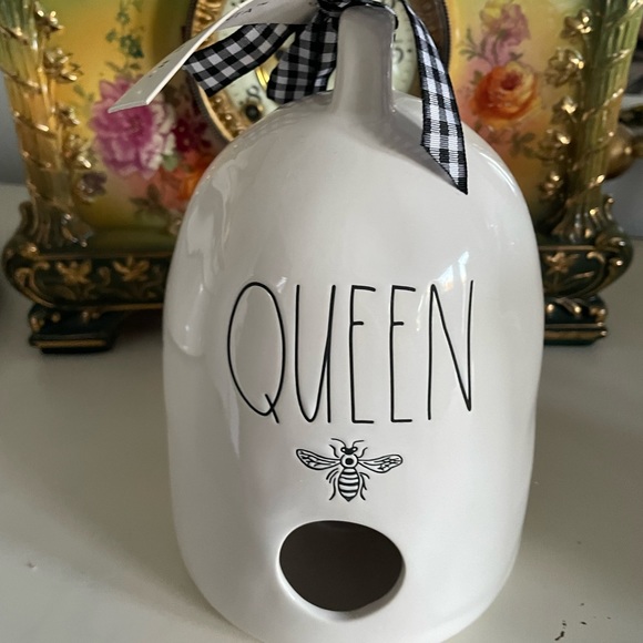 Rae Dunn Other - Rae Dunn Queen Bird house